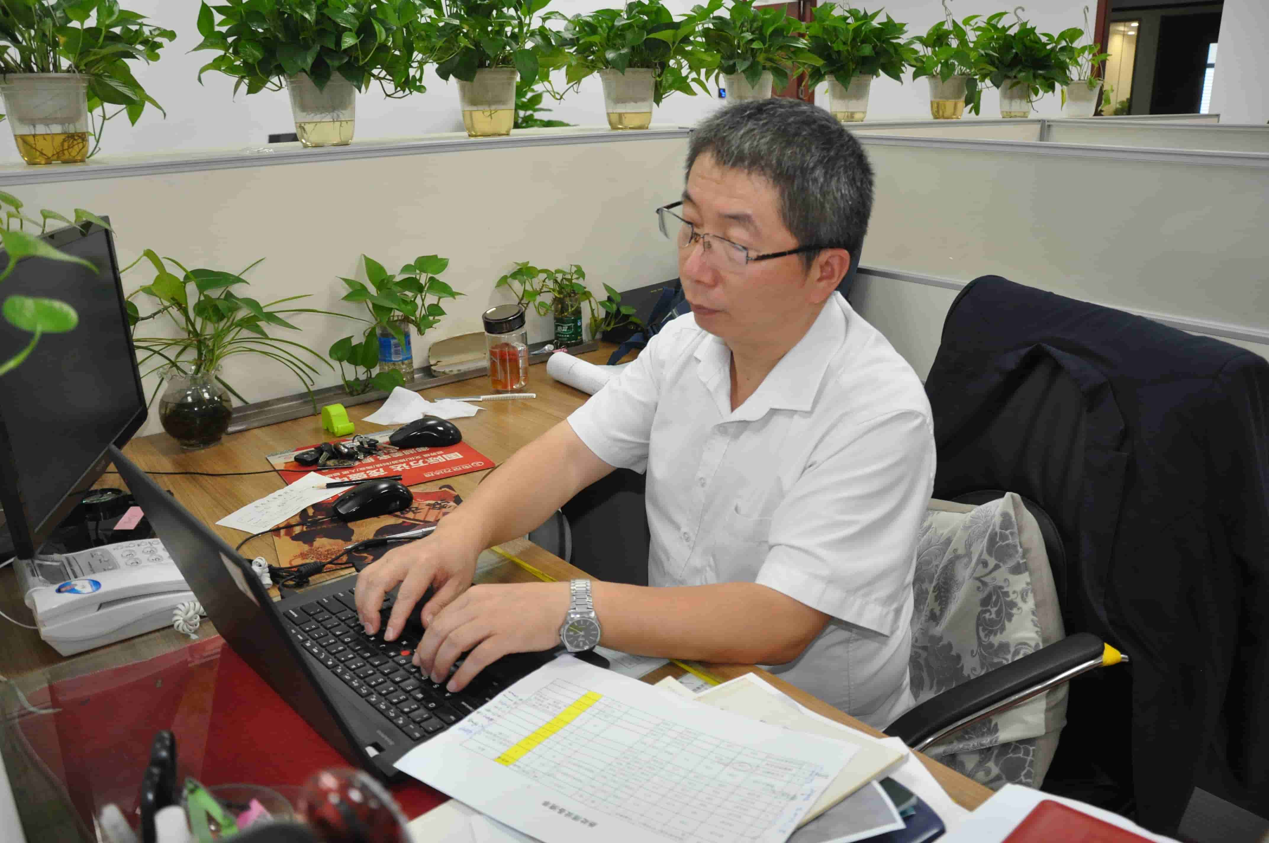 喜讯！长鹿集团杜恒彪荣获“全国劳动模范”称号